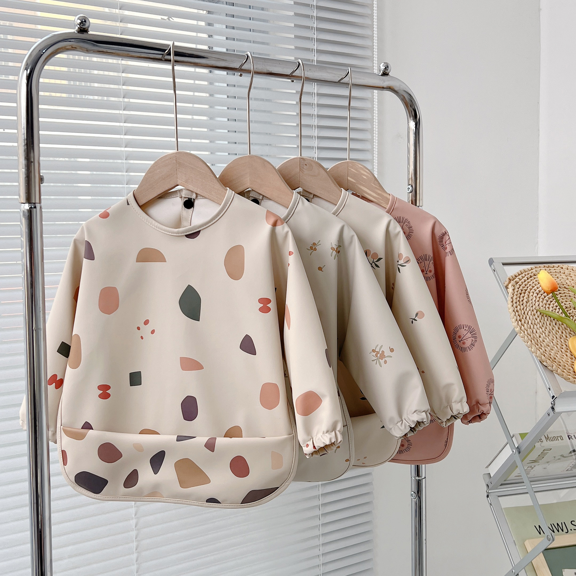 Baby Bibs PU Long Sleeved Pain - đánh giá và giá Baby Food Brand